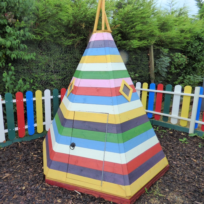Loxley 7’ x 6’ Toffee Playhouse